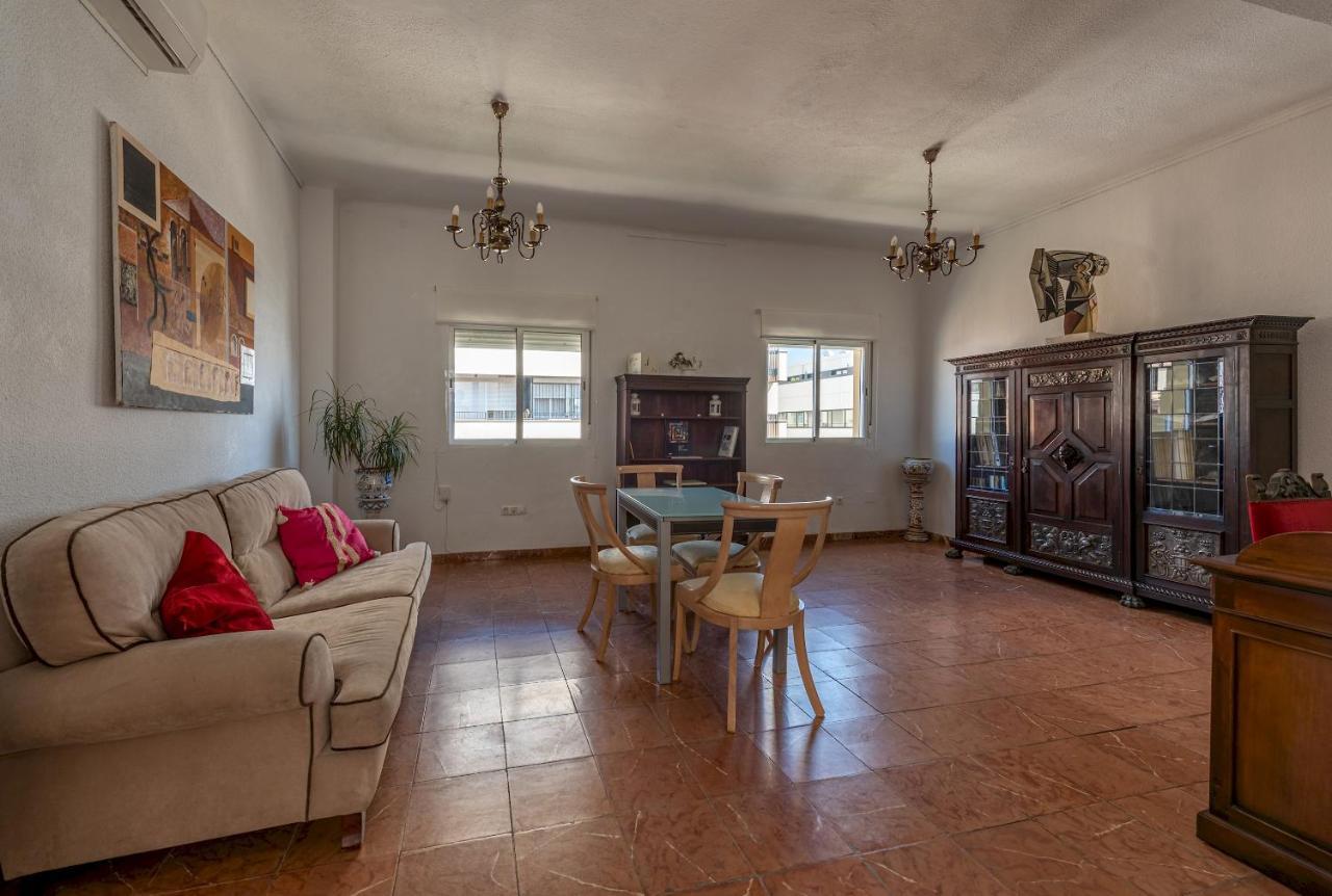 Wide And Traditional- 2Bd 1Bth- Gavidia Sevilla Eksteriør billede